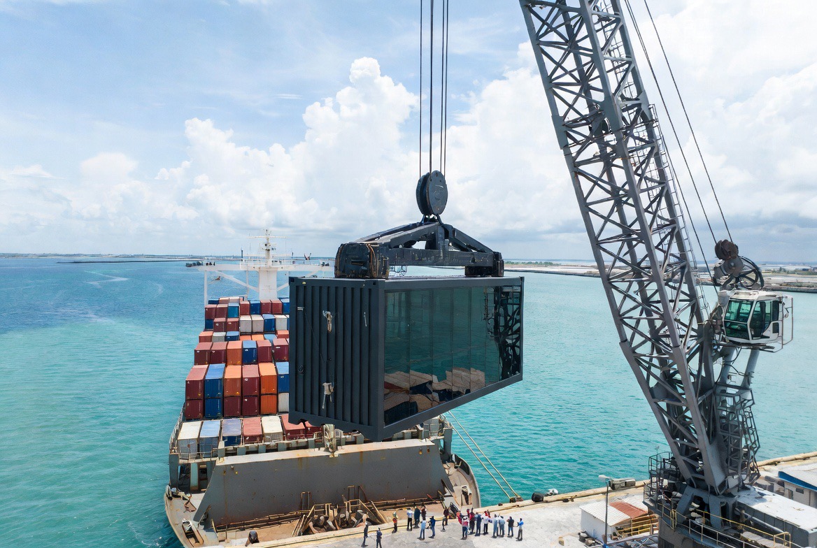 Modules arriving at a port